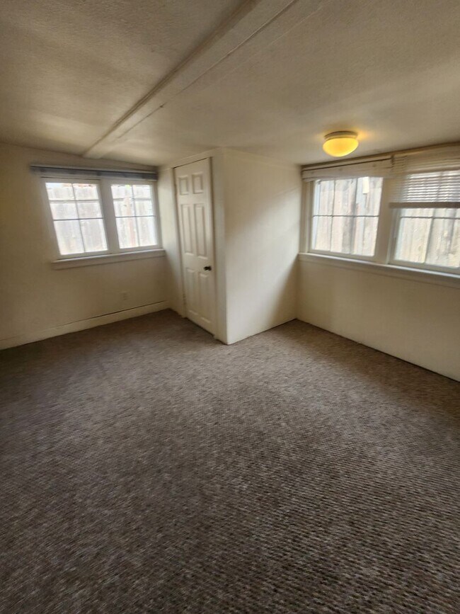 Building Photo - n17290