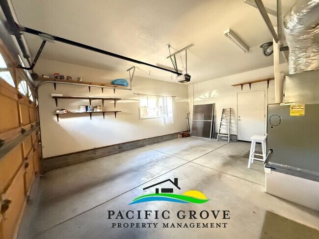 Building Photo - Updated 3 Bedroom in Pacific Grove!