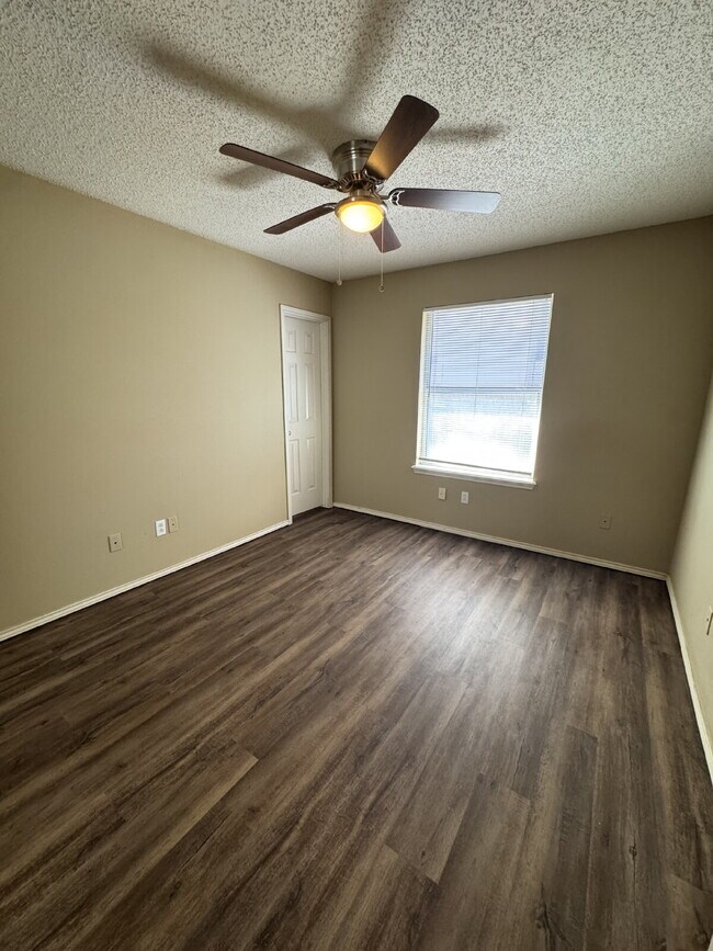 Building Photo - House Located Near Shadow Hills Golf Cours...