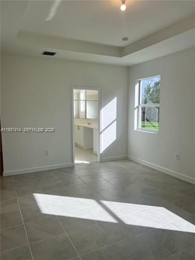 Building Photo - 2422 SE 30th St