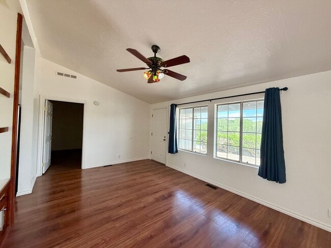 Building Photo - Charming 2-Bedroom Home with Office & Lake...