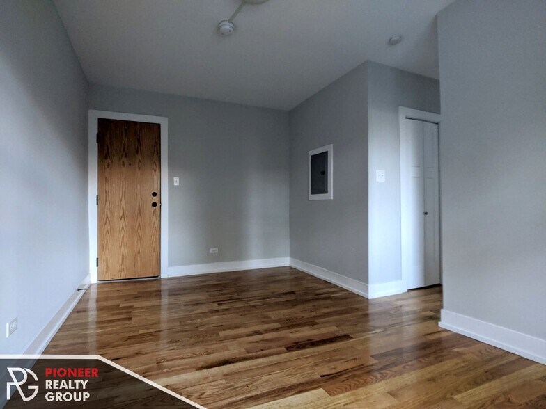 Building Photo - 908 W George St