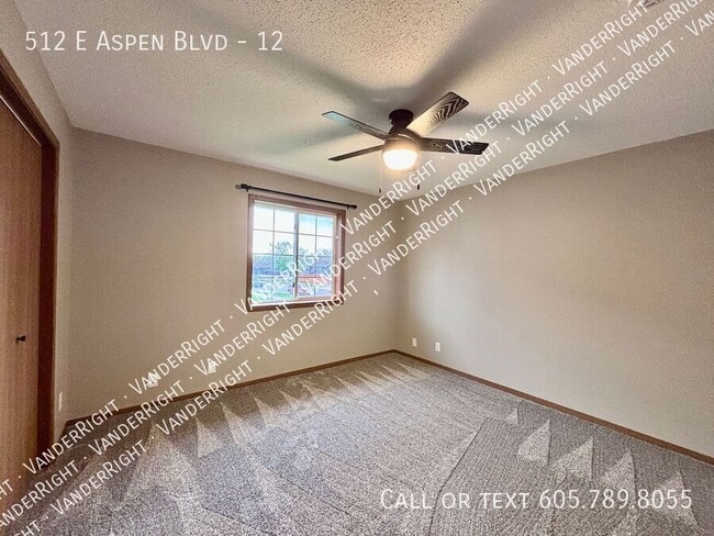 Building Photo - 512 E Aspen Blvd