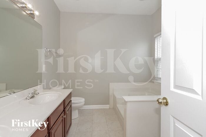 Building Photo - 9708 Spring Park Dr