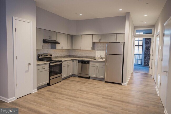 Building Photo - 218 W Main St