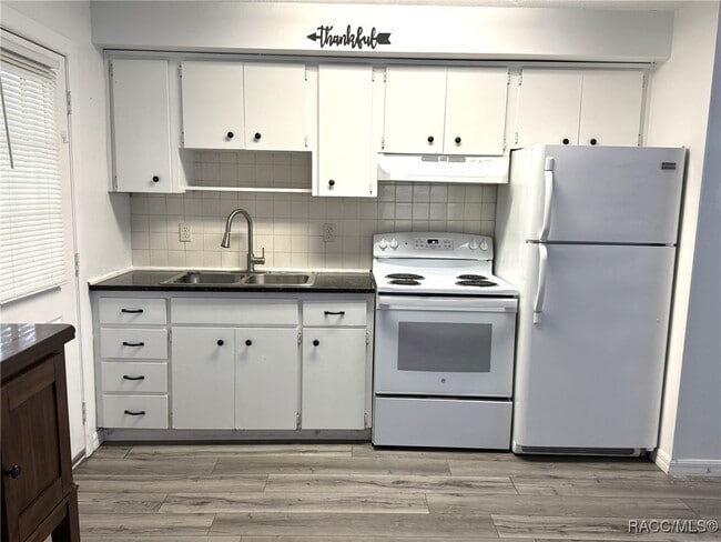 Building Photo - 6348 S Suncoast Blvd