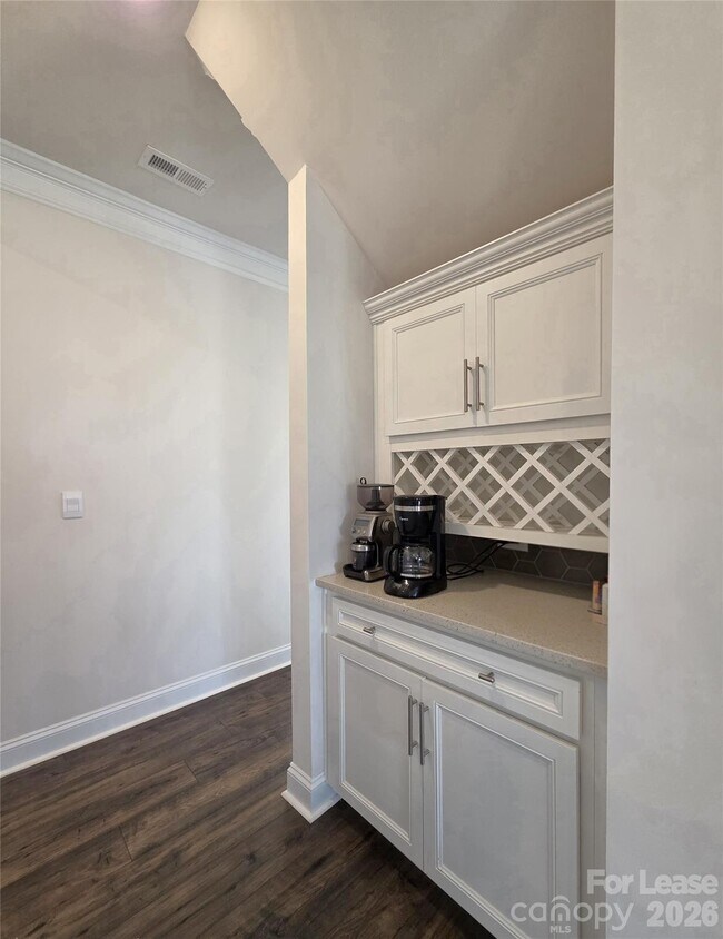 Building Photo - 2216 Skybrook Oaks Dr