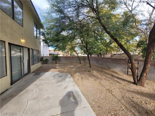 Building Photo - 4760 Woodridge Rd