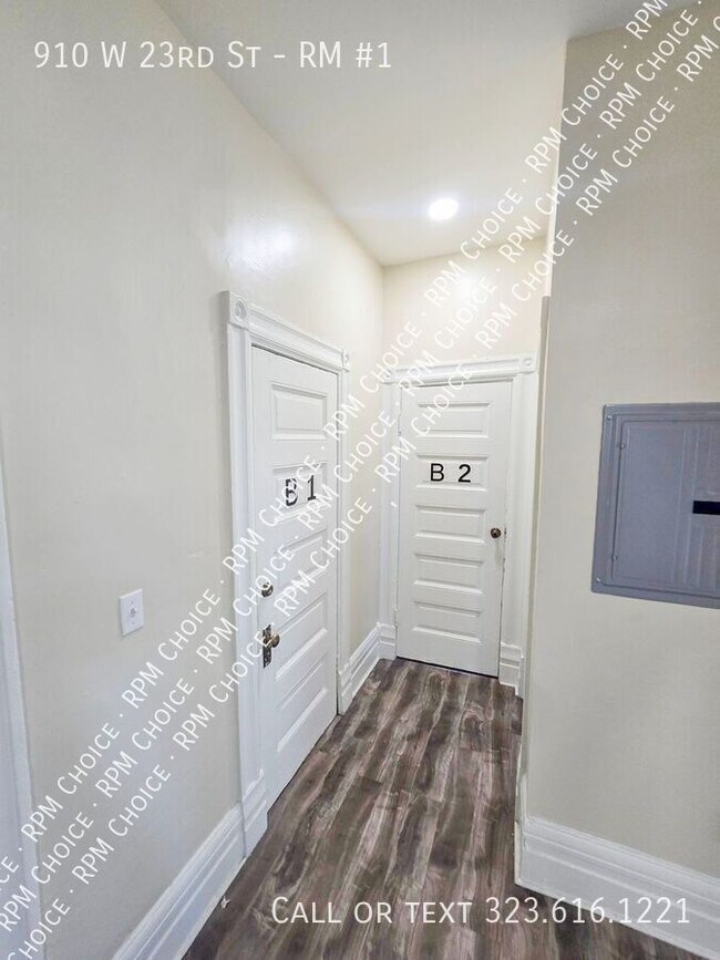 Building Photo - 910 W 23rd St