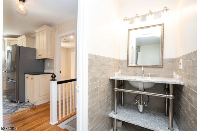 Building Photo - 135 Main St