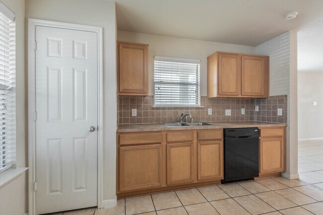 Building Photo - 20931 Gastonbury Ln