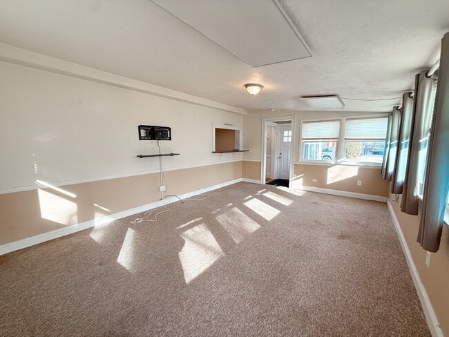 Building Photo - 3 Elm St