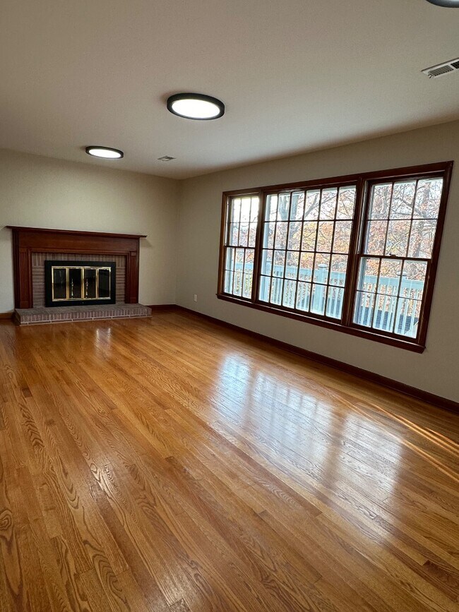 Building Photo - 3928 Inwood Dr