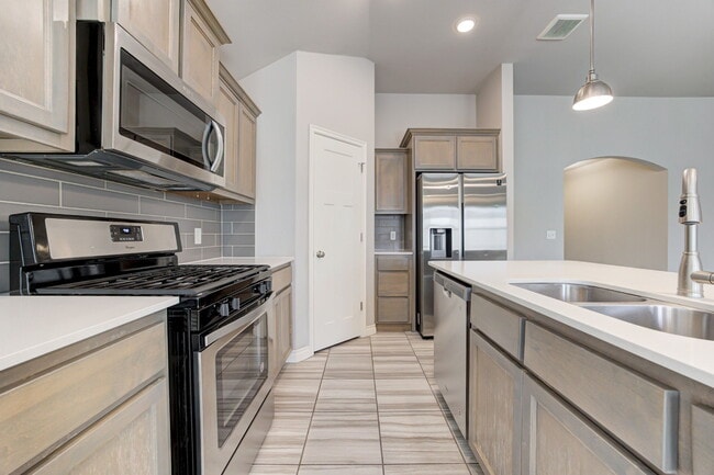 Building Photo - 806 Barbaroot Dr