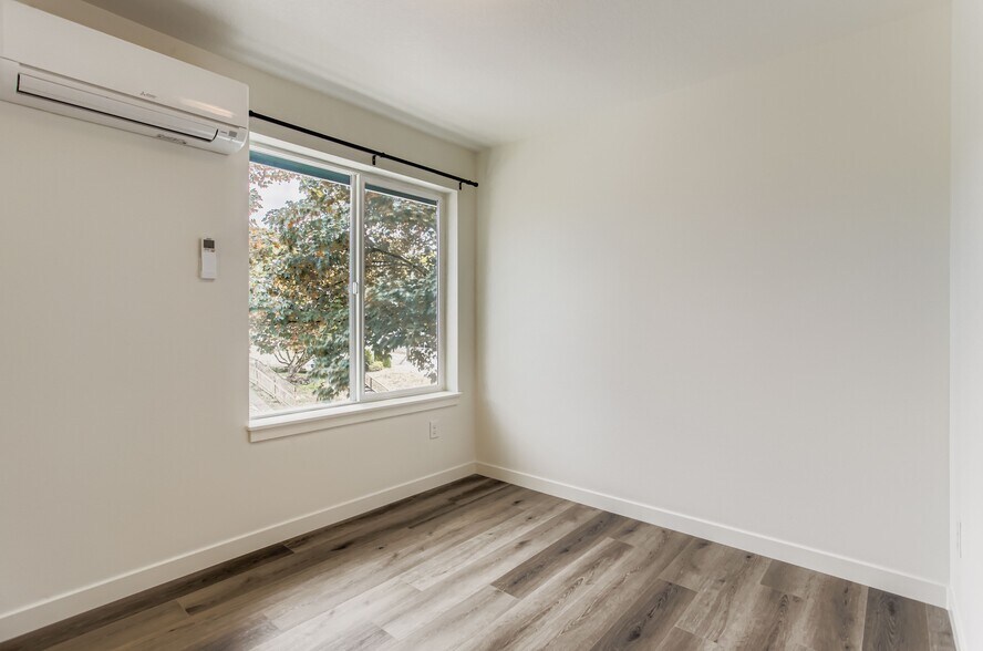 Building Photo - 4473 SE 28th Pl