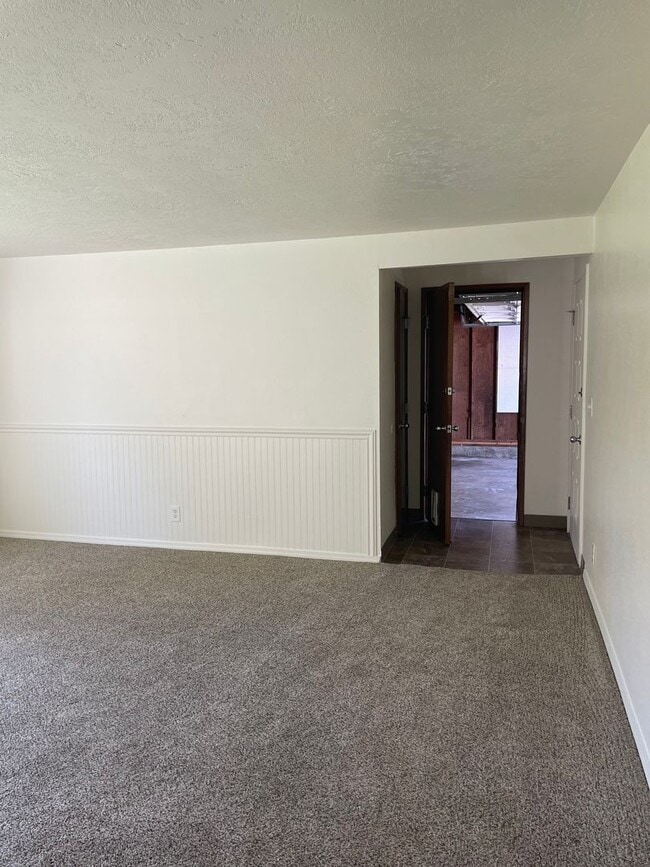 Building Photo - 3 bed 2 bath house in South Salem!