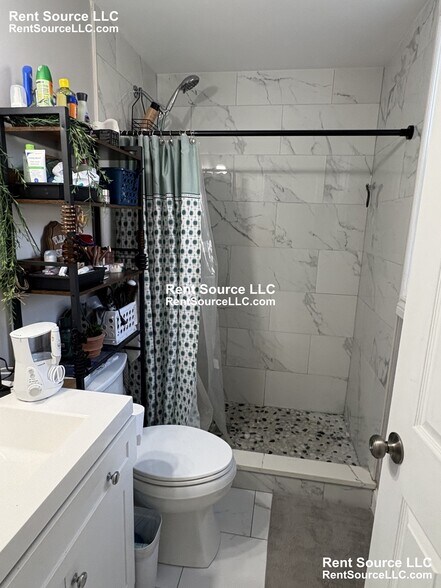 Building Photo - 97 Elm St