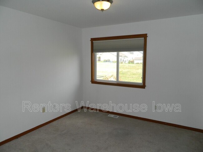 Building Photo - 809 SE 12th St