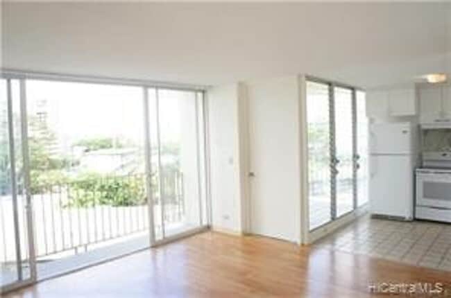 Building Photo - 2 Bdrm/1 Bath in Makiki - The Consulate