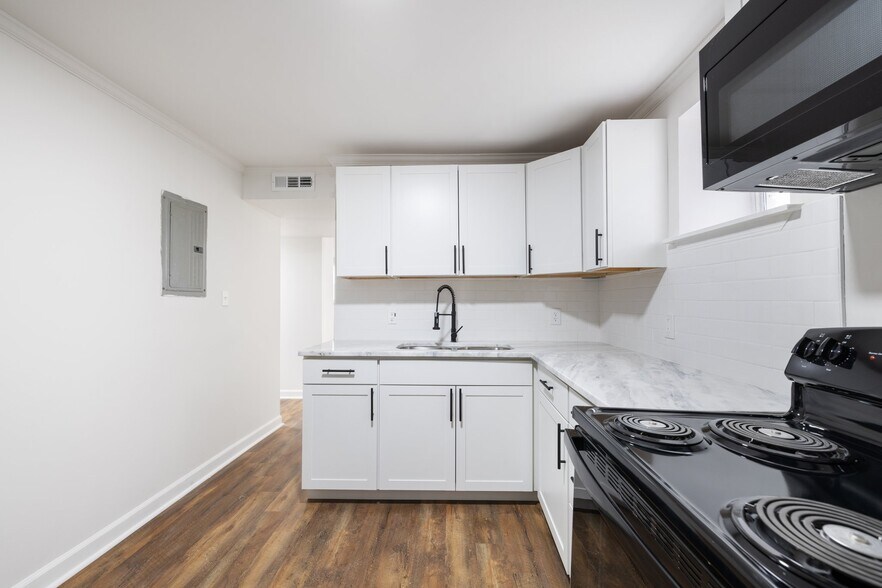 Kitchen 2 - 3320 Clifton Ave