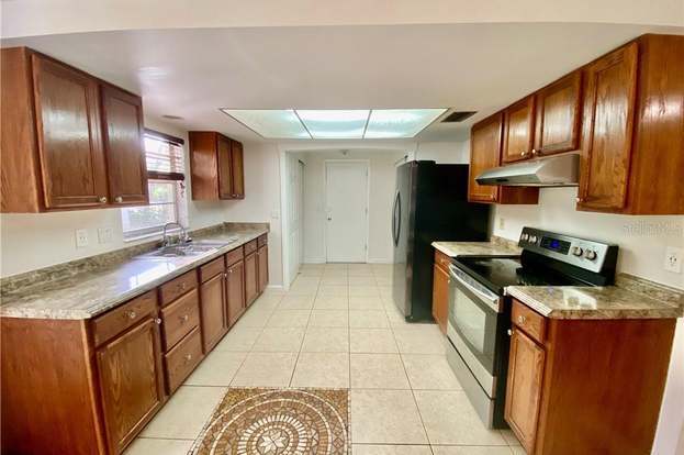 Building Photo - 16131 Manorwood Cir