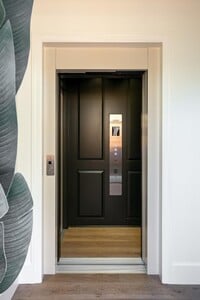 Building Photo - 160 Waverley St