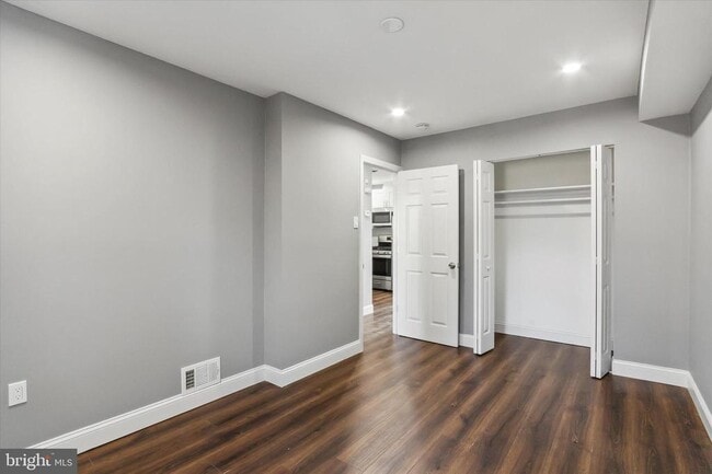 Building Photo - 296 Greenough St