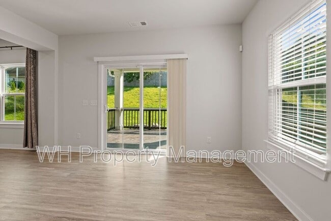 Building Photo - 441 Chinook Dr