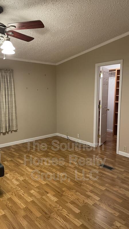 Building Photo - 528 County Rd 119