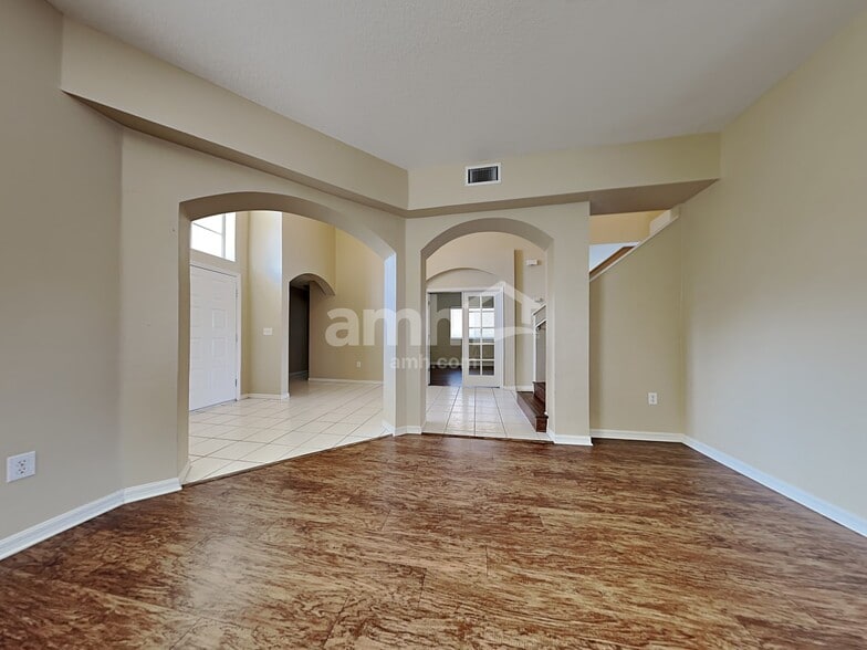 Building Photo - 10910 Lakeside Vista Dr