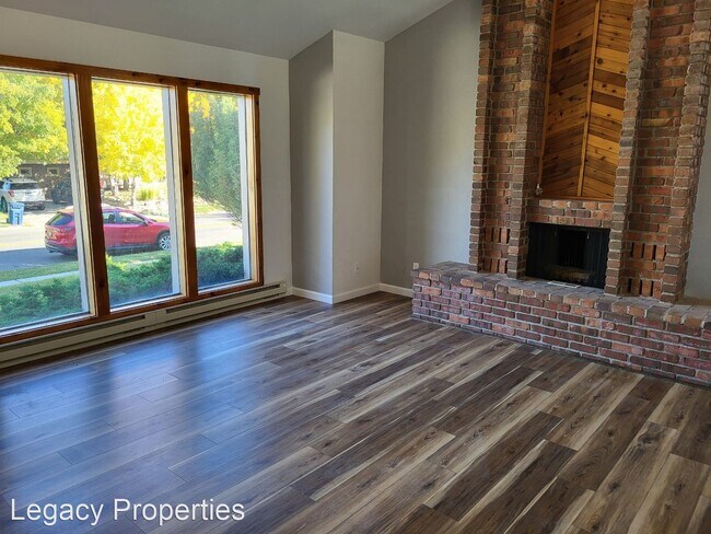 Building Photo - 4 br, 3 bath House - 110 W Graf St.