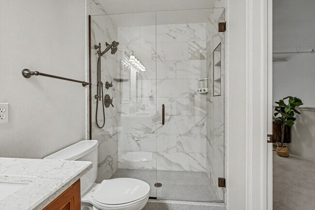 Building Photo - 1555 California St