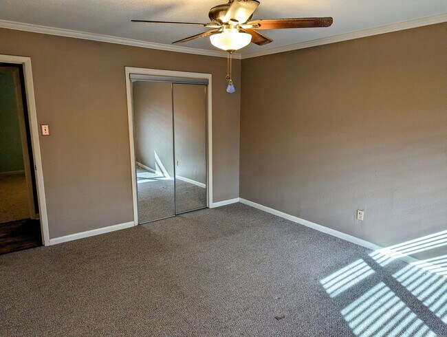 Building Photo - Updated 3/2 in Scott with Country Views!