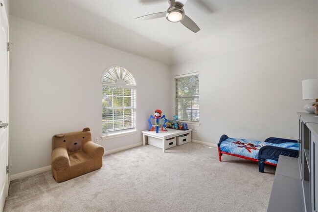 Building Photo - 2114 Hilton Head Dr