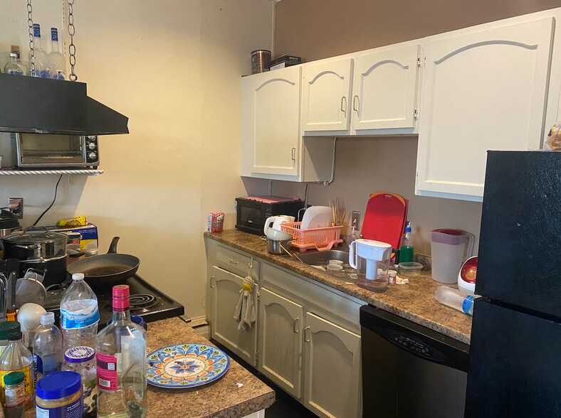 Building Photo - 519 Massachusetts Ave