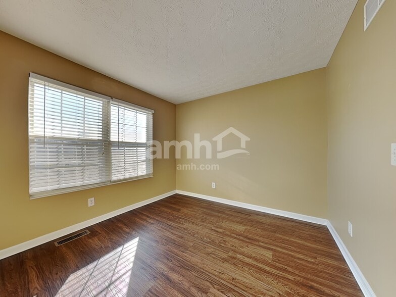 Building Photo - 71 Meadowcrest Dr