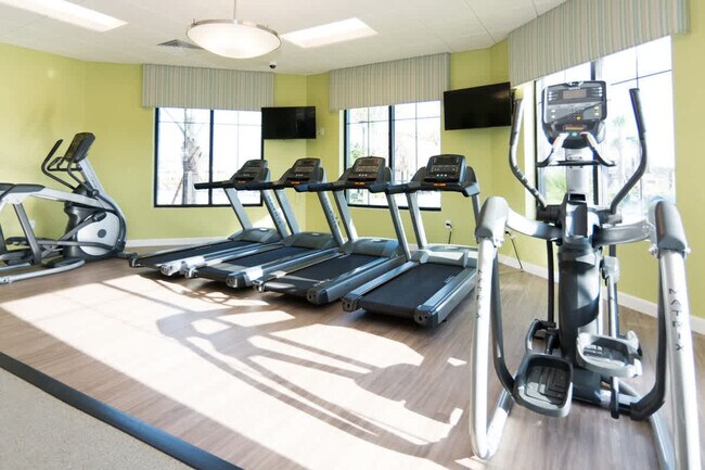 Building Photo - 4702 Sleepy Hollow Dr