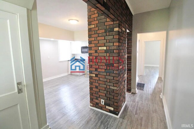 Building Photo - Two Bedroom House