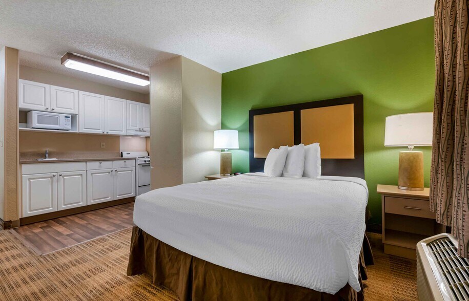 Building Photo - Furnished Studio-Daytona Beach - Internati...