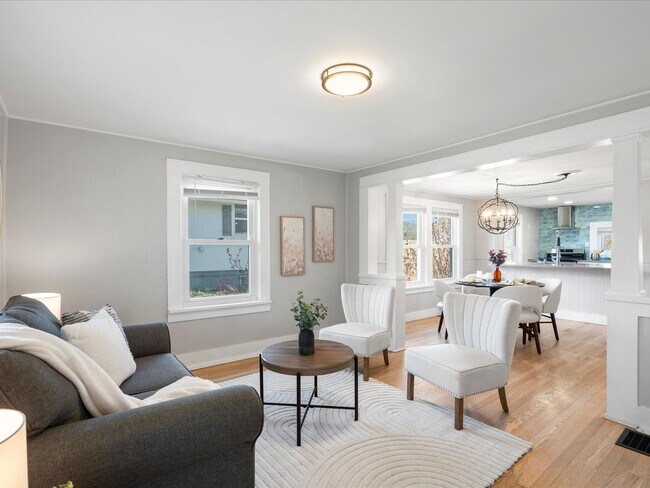Building Photo - Charming Updated Bungalow near Downtown De...