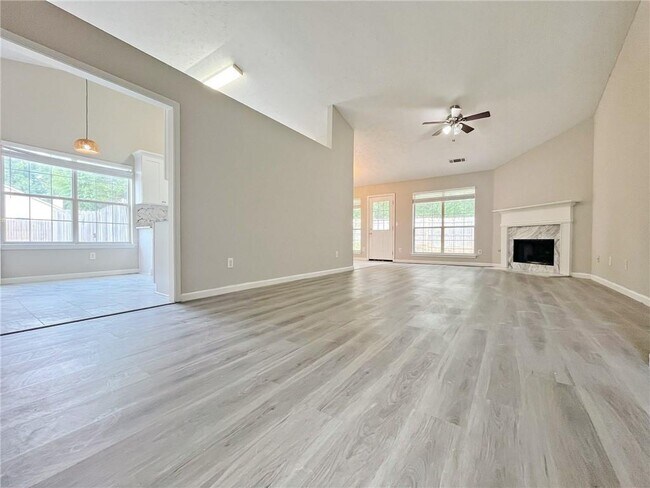 Building Photo - 1680 Racquet Club Cir NW