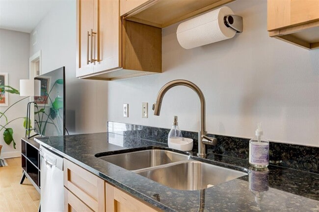 Building Photo - 444 N Central Ave