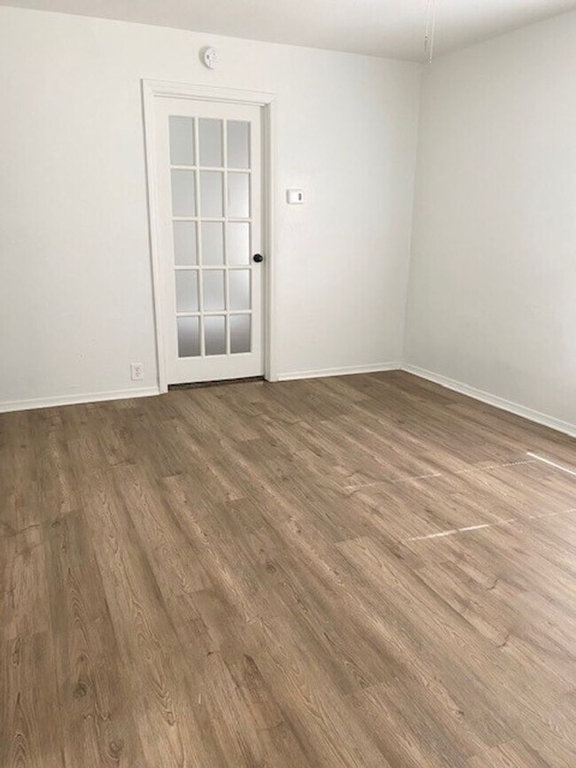 Building Photo - Charming Home located in the center of town!