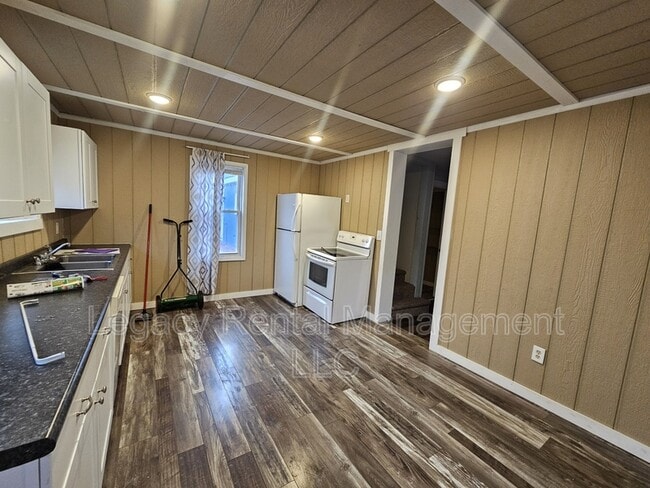 Building Photo - 2301 Old Berwick Rd