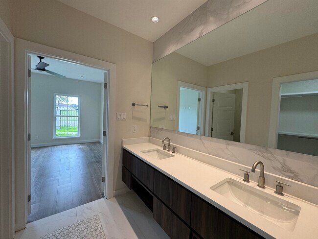 Building Photo - 210 Veracruz Dr