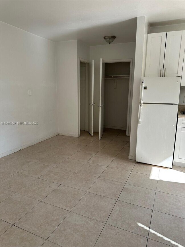 Building Photo - 16190 NE 19th Pl