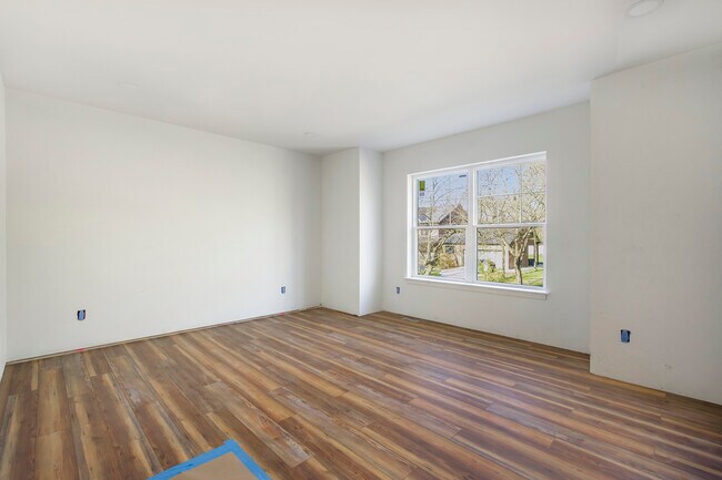 Building Photo - 624 Spring