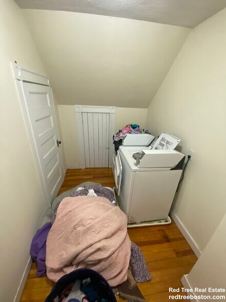 Building Photo - 72 Hobson St