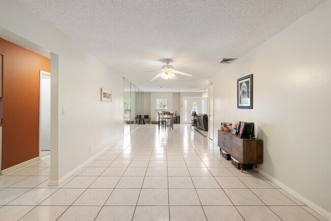 Building Photo - 306 18th Ave N