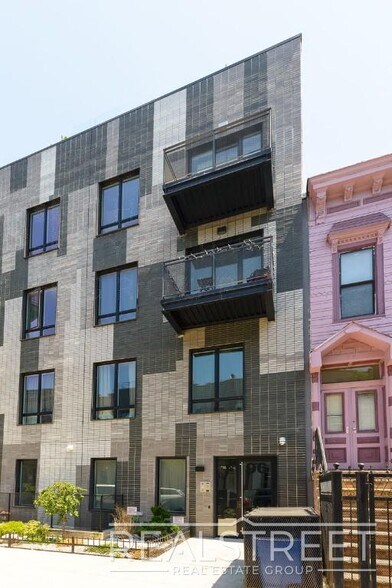 Building Photo - Luxury 2 BR in Bushwick with Balcony & Roo...